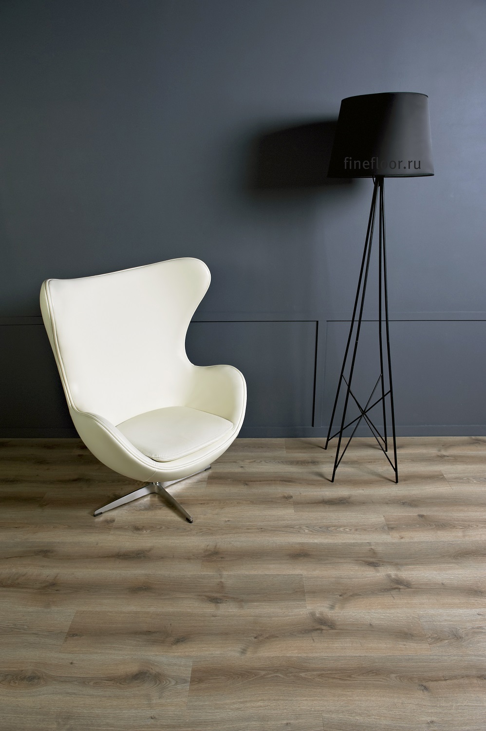 Кварцвиниловая плитка FineFloor замковая Light Дуб Мидфилд FF-1334 1314×190×3,6 фото в интерьере